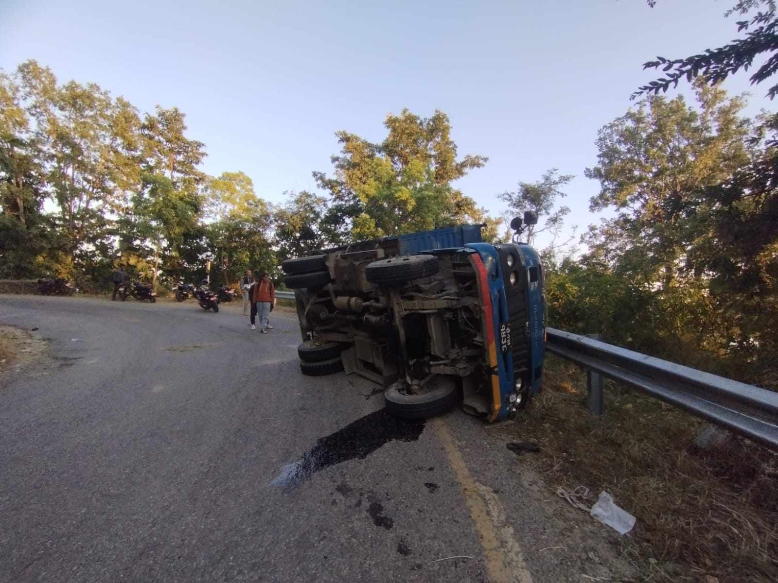 बुढीतोलामा मिनीट्रक दुर्घटना हुँदा एक जनाको मृत्यु, १३ घाइते