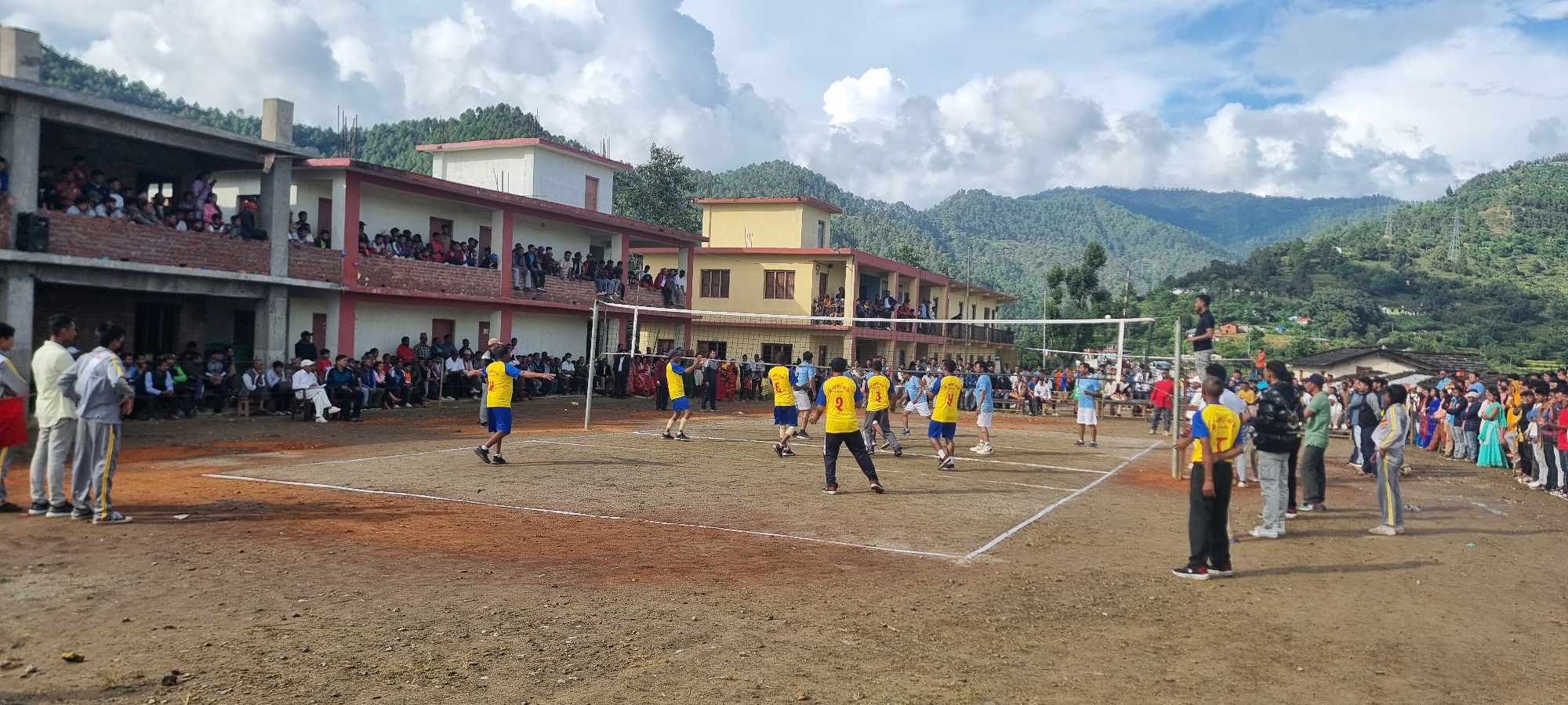 डडेल्धुरामा धमाधम हुँदैछन् खेलकुद प्रतियोगिता, खेल पूर्वाधारको छ चरम अभाव