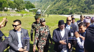 भूकम्प प्रभावित क्षेत्रको अवलोकन गर्न बझाङ पुगे प्रधानमन्त्री