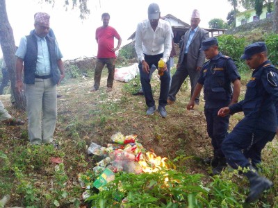 डडेल्धुराको  भागेश्वरमा बजार अनुगमन, १३ हजार बढीको अखाद्य सामान नष्ट