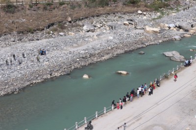 दार्चुलामा महाकाली तरेर थुनुवा पारी भागे, समात्न गएका प्रहरी लडेर अस्ताए