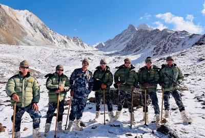 कोरोना महामारीपछि नेपाली सुरक्षाकर्मीको टोली बझाङबाट पहिलोपटक चीनको उरै नाकामा