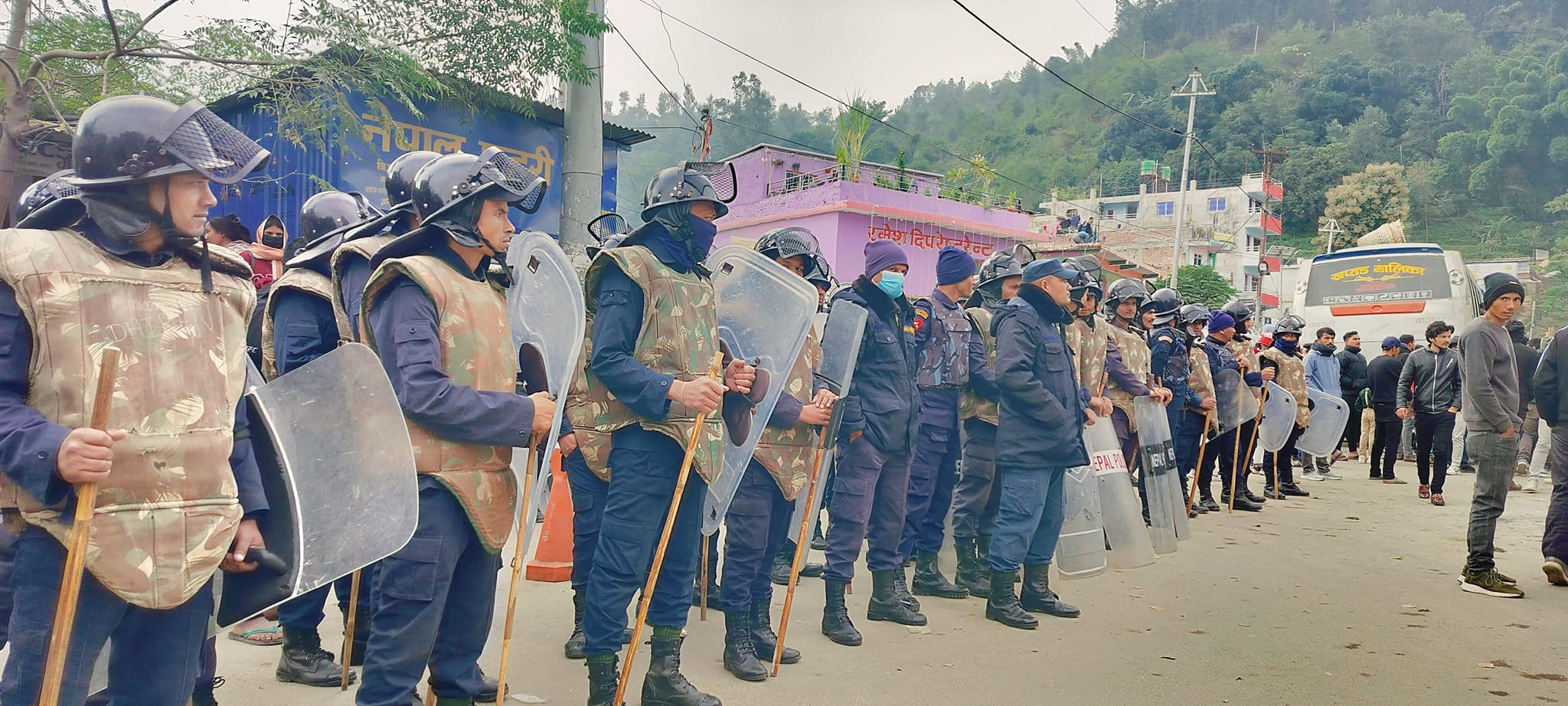 डोटीमा अवरुद्ध राजमार्ग खुल्यो