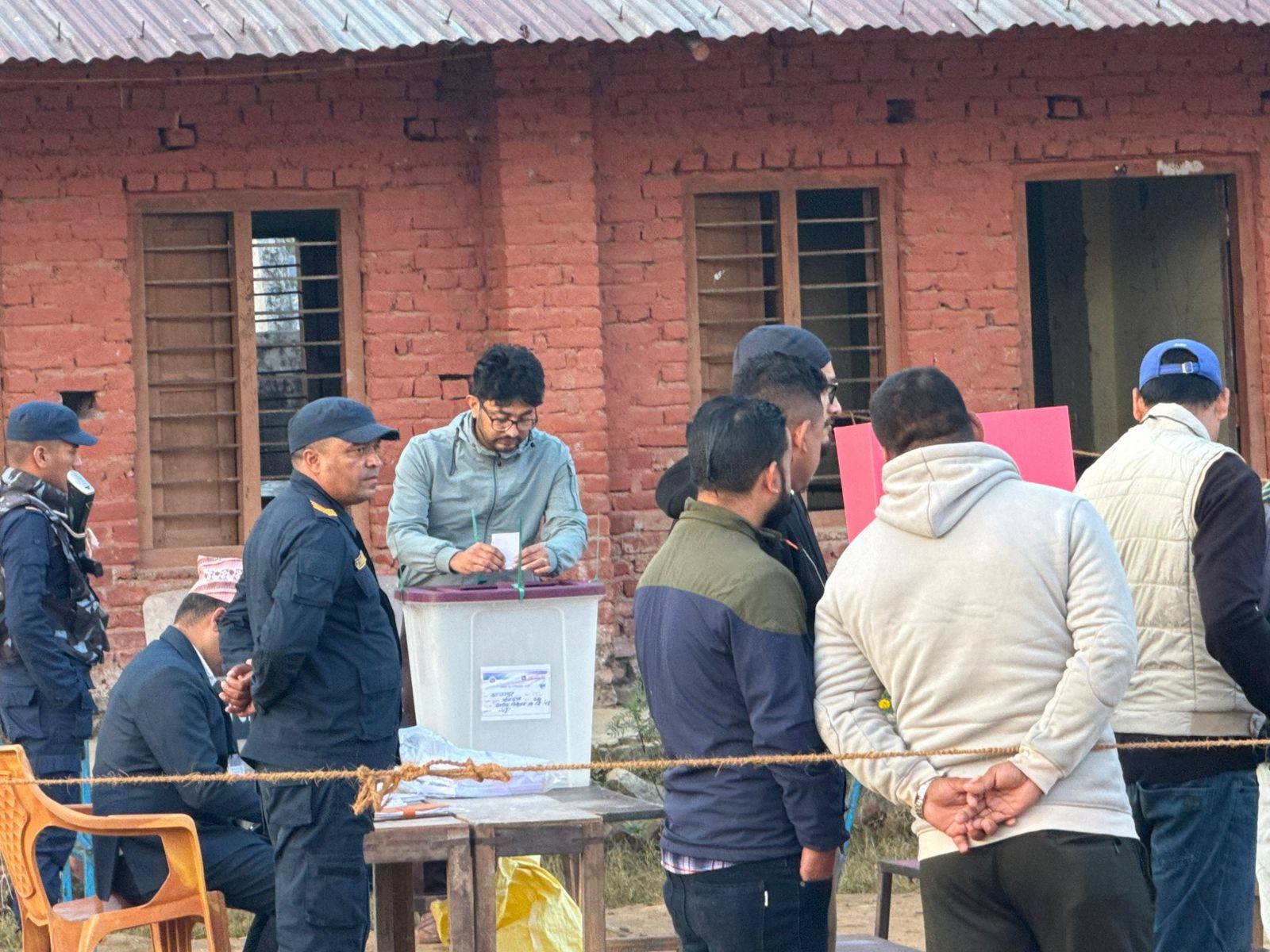 सुदूरपश्चिमका ५ स्थानमा शान्तिपूर्वक मतदान हुँदै