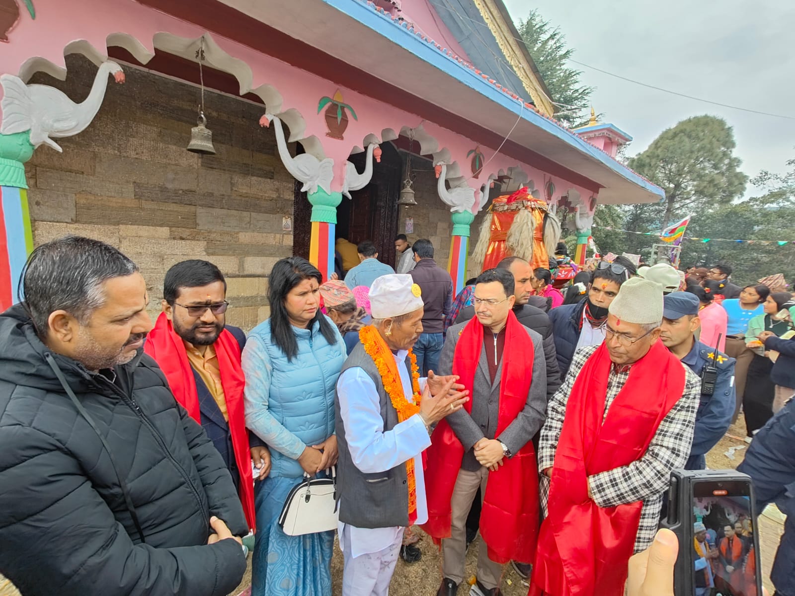 उग्रतारा मन्दिर पुरानै शैलीमा निर्माण गर्न पहल गर्छु : मन्त्री देउवा