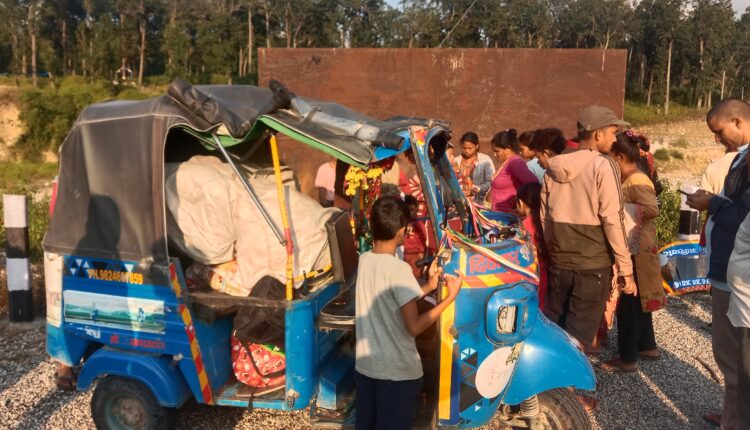 डडेल्धुराको आलितालमा अटो दुर्घटना हुँदा दुई जना घाइते